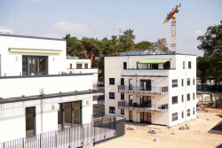 Německý výrobce okenních profilů REHAU vysvětluje, jak ušetřit elektrickou energii díky výměně oken