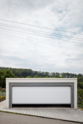 Rodinný dům ve svahu, masparti