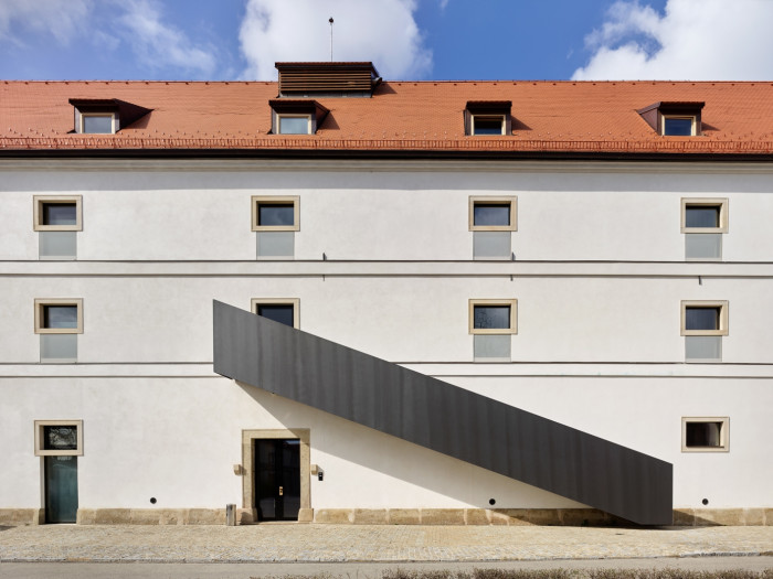 Transformace barokní sýpky ve Velkých Pavlovicích na hotel Lotrinský, EA architekti