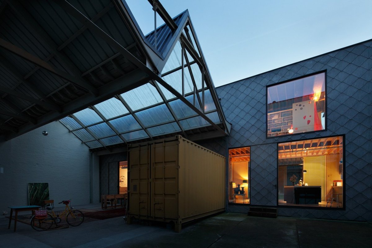 Přestavba industriální budovy na rodinný dům v Gentu, NU architectuuratelier