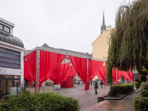Římské náměstí (Peer Collective a Kateřina Šedá, Festival vánočních zlozvyků)