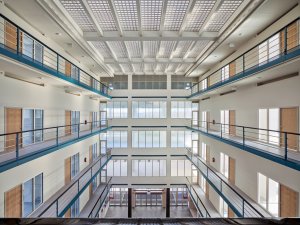 Budova Elektrických podniků v Praze-Holešovicích po rekonstrukci od studia TaK Architects