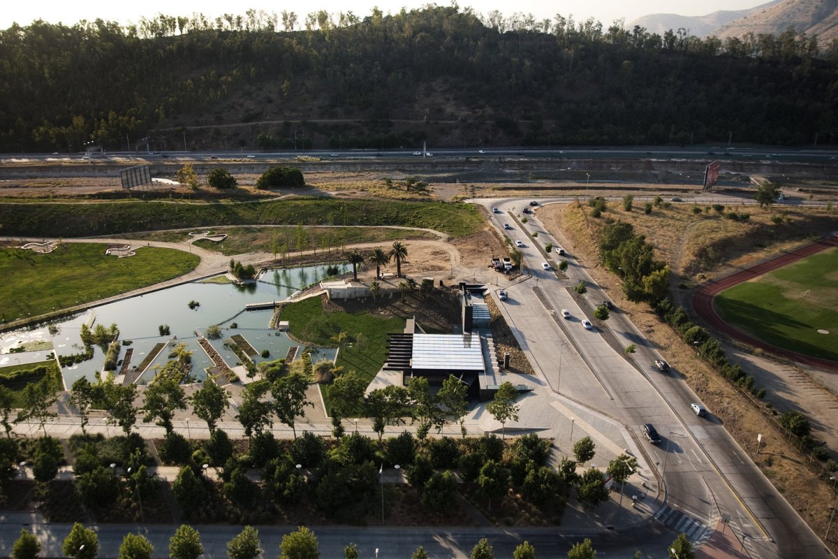 Restaurace Mestizo v Santiagu, autor: Smiljan Radic, 2007