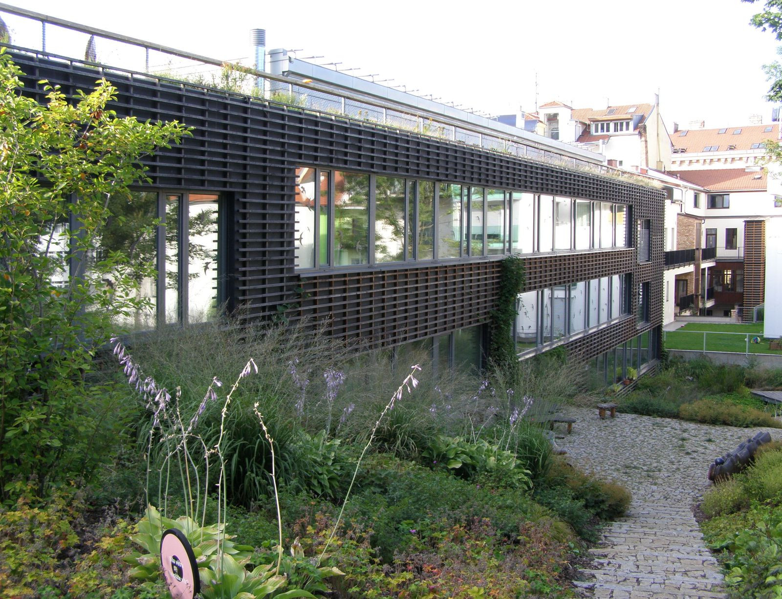 ekologické centrum Otevřená zahrada od Projektil architekti