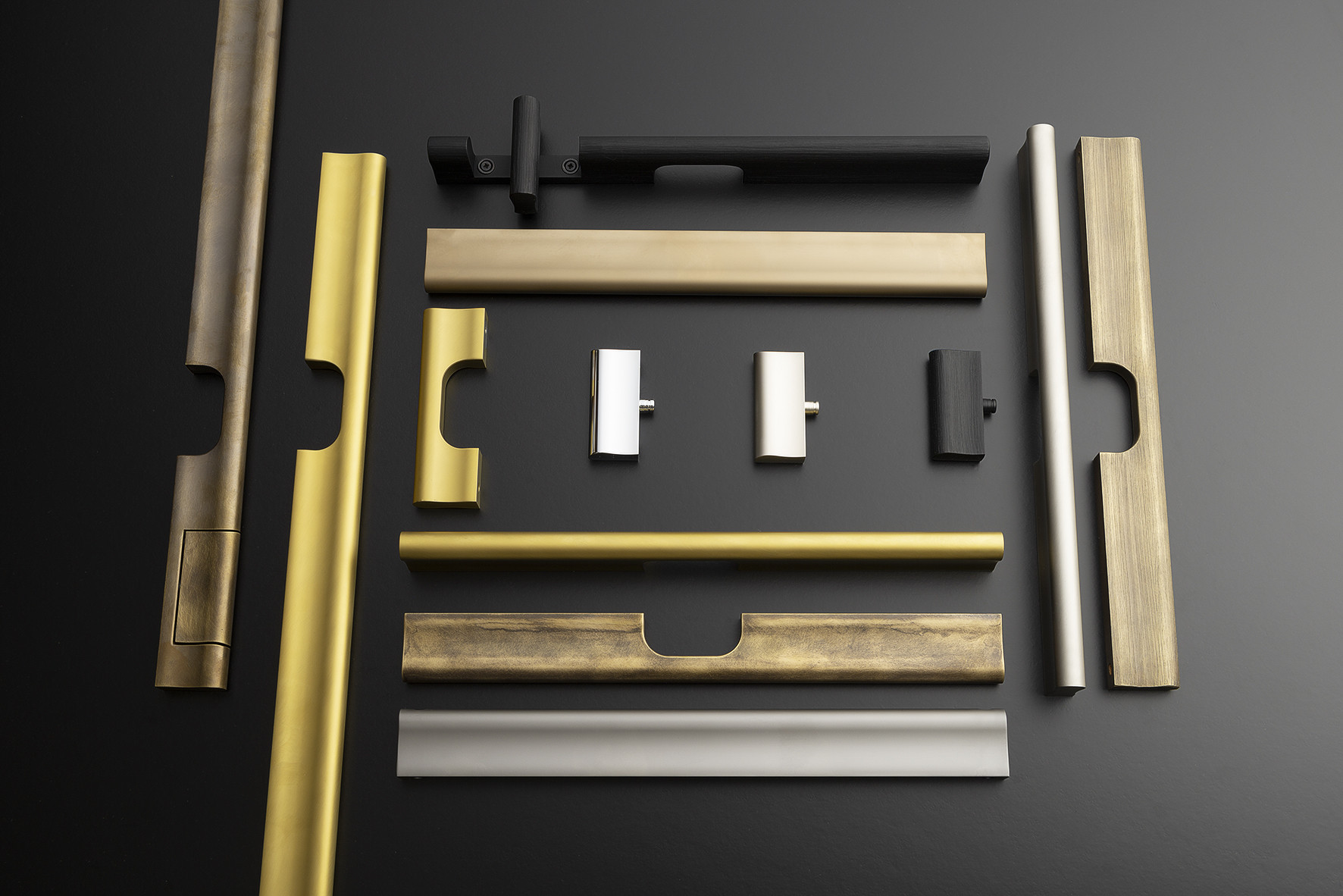 Madlo YES! je dostupné v různých povrchových úpravách