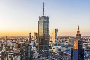 Věž Varso Tower v polské Varšavě navrhli architekti z uznávaného studia Foster + Partners. Je nejvyšší budovou v Evropské unii.