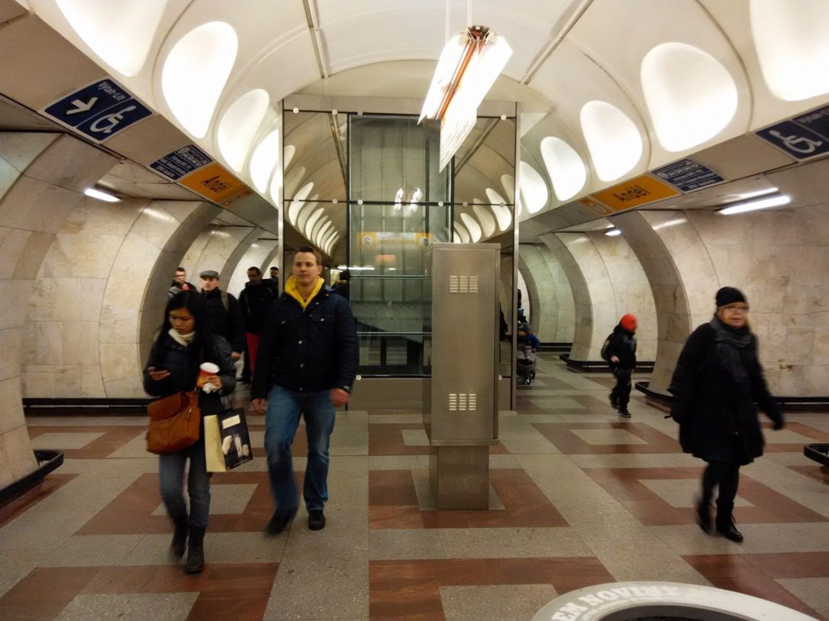 I stanice metra jsou architektura. Na to je třeba pamatovat i při jejich modernizaci. / Stanice metra Anděl – foto