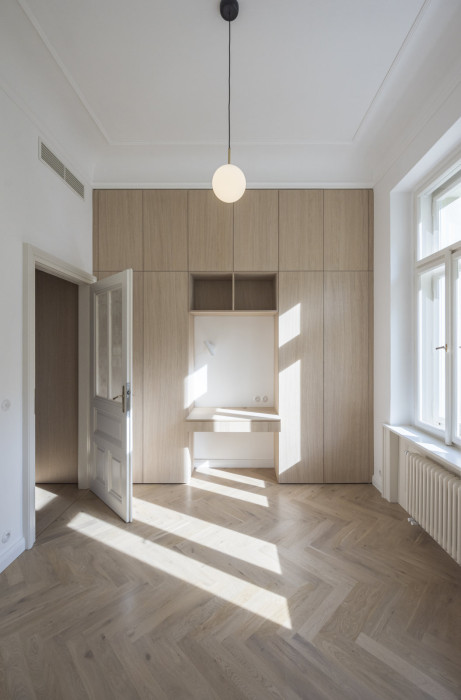 DEVOTO realizovalo interiérové vybavení rekonstrukce secesního bytu na Masarykově nábřeží (martin cenek architecture)