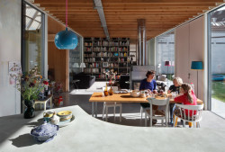 Přestavba industriální budovy na rodinný dům v Gentu, NU architectuuratelier