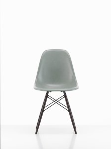 Židle Eames fiberglass DSW.