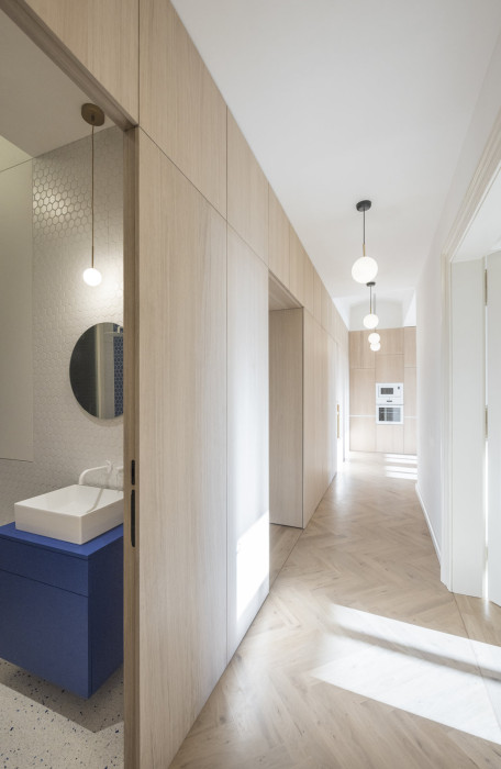 DEVOTO realizovalo interiérové vybavení rekonstrukce secesního bytu na Masarykově nábřeží (martin cenek architecture)