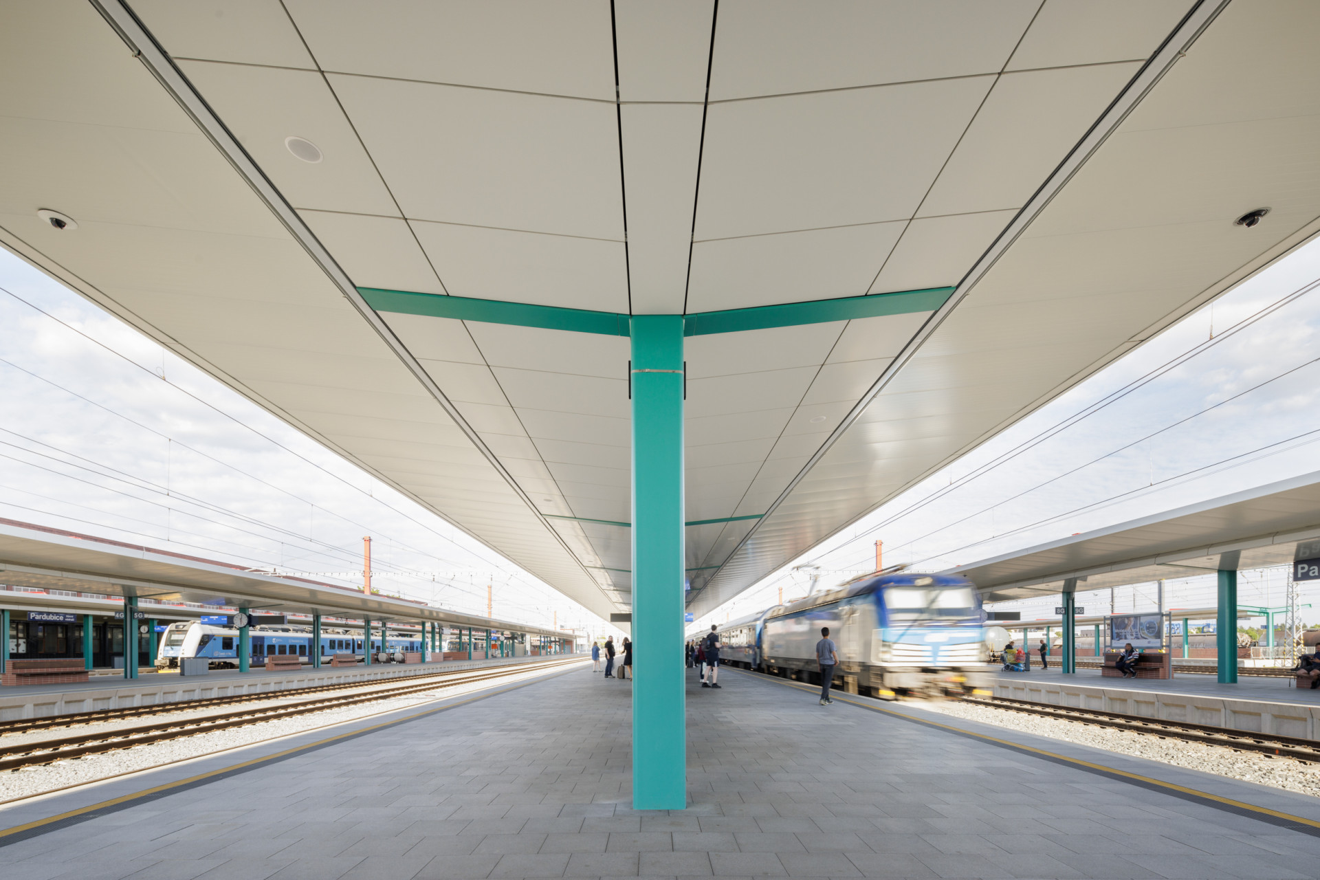 Nové zastřešení nástupišť na pardubické nádraží dodala společnost Egoe.