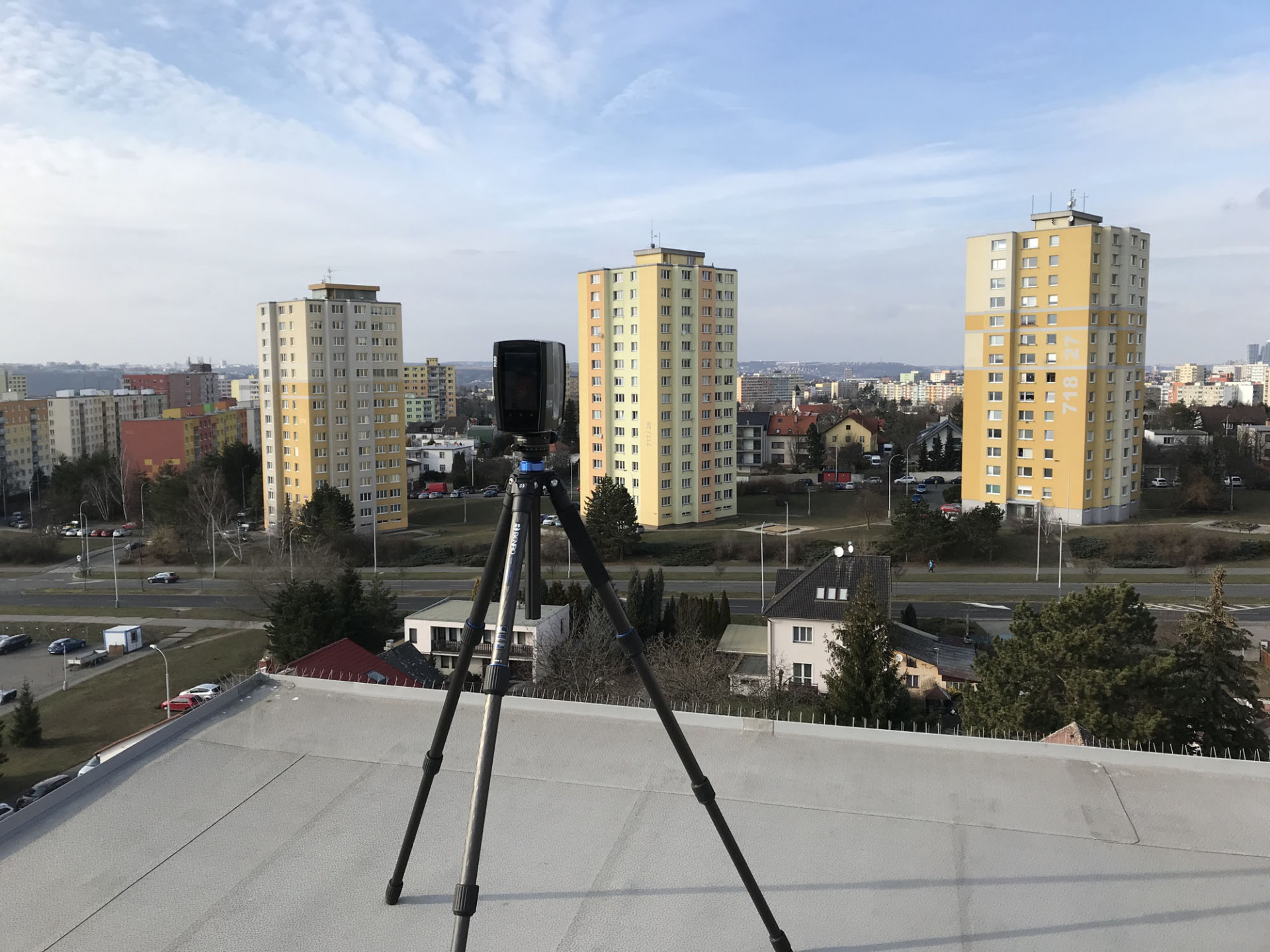 Sběr dat na ploché střeše bytového domu pomocí přístroje FARO FOCUS M70 - zdroj foto