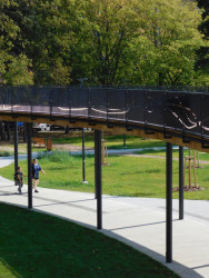 Procházka pod vyhlídkou.