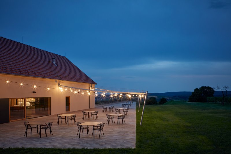 Nový wine bar Reisten v Pavlově od studia ORA