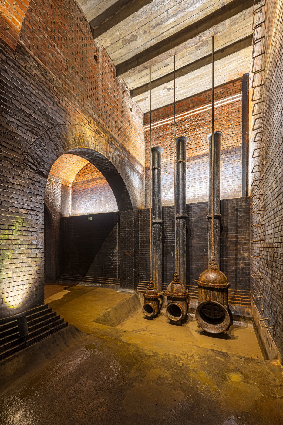 Objem v pořadí druhého vybudovaného vodojemu je 8,5 milionu litrů. (Rekonstrukce areálu vodojemů na Žlutém kopci v Brně, David Prudík architekti)