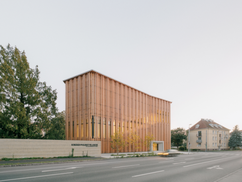 KinderKunstLabor je muzeum, kde mají děti dovoleno objevovat a dotýkat se.  (KinderKunstLabor; studio Schenker Salvi Weber)