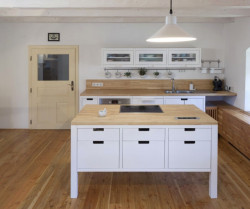 Světnice v Údolí, Debyt,