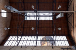 V největším prostoru se dnes konají společenské akce. (Konverze Kotelny a Uhelného mlýna, Atelier Hoffman)