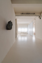 Každá místnost má svůj minerál. (Kreativní studio v socialistických prostorech; Absurd Studio)