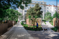 Vstup do parku. (ateliér YYYY, park U Uranie)