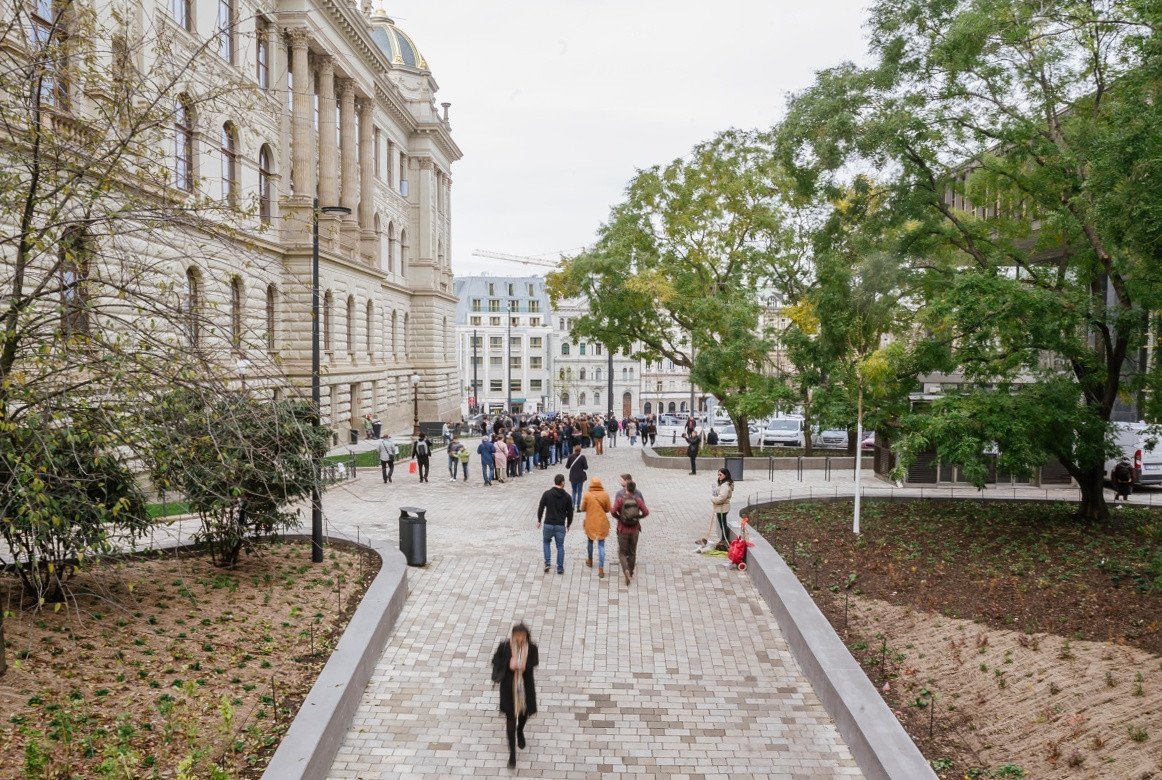 Krajinářský architekt Ondřej Fous pohovoří o realizaci veřejného prostoru Národního muzea v Praze, na kterém se podílel.