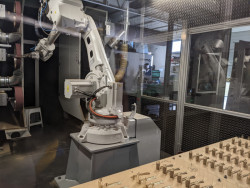 Výroba - brousicí robot