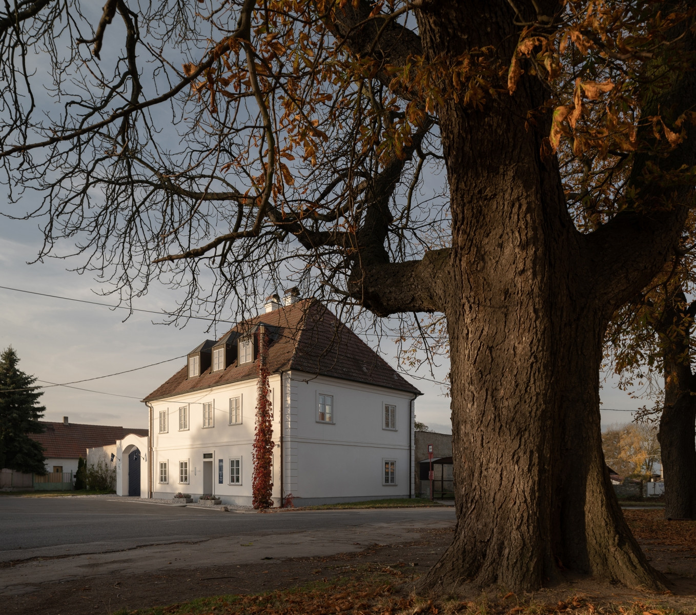 Rekonstrukce historické budovy statku v Noutonicích od ateliéru OBJEKTOR ARCHITEKTI
