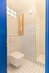 Skříňka na kosmetiku v koupelně... (Rekonstrukce 1+1 v paneláku; Tereza Machačová)