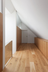 ov-a, Dům u Železného Brodu – foto