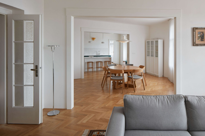 Byt ve vile v Praze-Malvazinkách od Kateřiny Hodkové