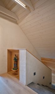 Schody do patra (Chata Kohútka od SENAA architekti)