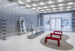 Multifunkční prodejna Off-White od Virgila Abloha a studia AMO