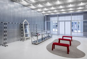 Multifunkční prodejna Off-White od Virgila Abloha a studia AMO