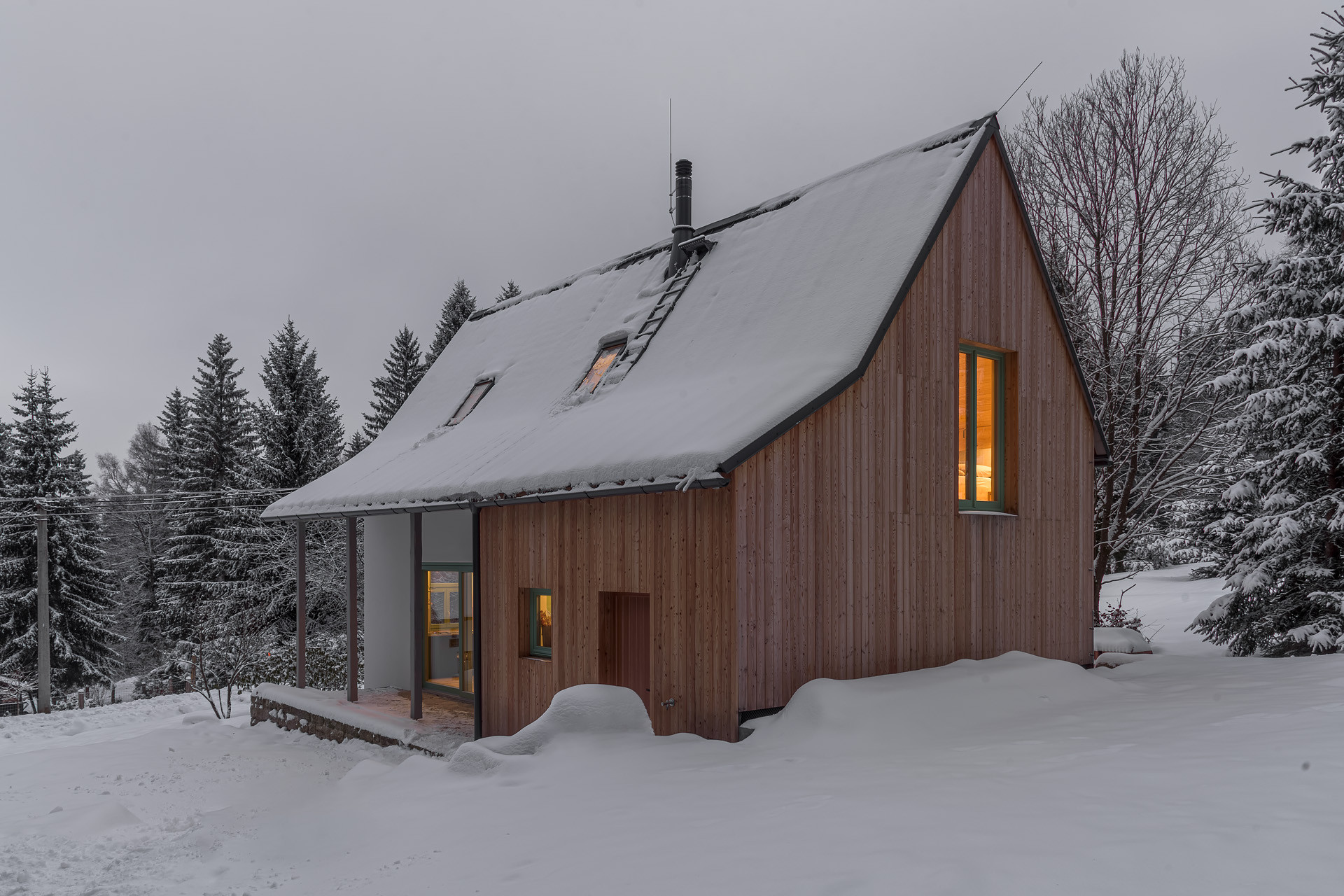 Chata v Jizerských horách od architektky Kateřiny Margoldové