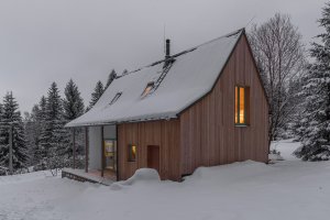 Chata v Jizerských horách od architektky Kateřiny Margoldové
