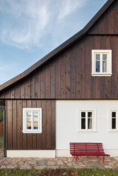 Také velikost a dělení oken je původní.