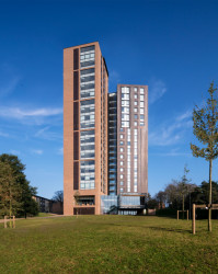 Vysokoškolské koleje Chamberlain Halls of Residence v Birminghamu, Glancy Nicholls Architects.