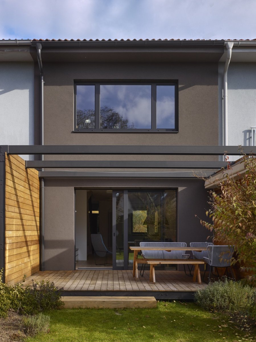 Rekonstrukce řadového domu v Újezdu nad Lesy od architektky Terezy Čudové Ajmové