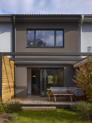 Rekonstrukce řadového domu v Újezdu nad Lesy od architektky Terezy Čudové Ajmové