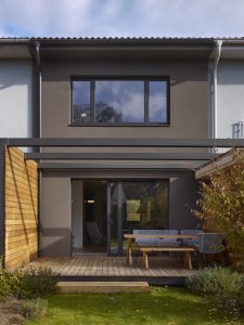 Rekonstrukce řadového domu v Újezdu nad Lesy od architektky Terezy Čudové Ajmové