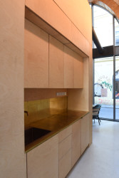 Součástí prostoru je také kuchyňka.