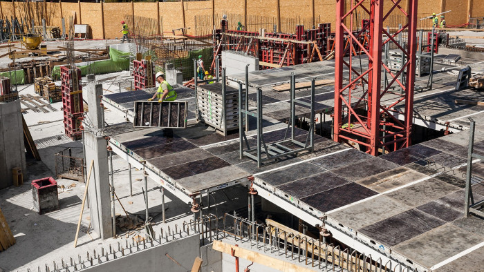 Panelové stropní bednění SKYDECK bylo použito i u stavby Polyfunkčního centra U dubu v Praze.