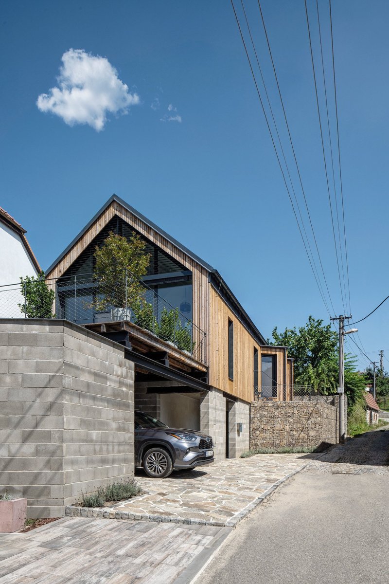 Boq architekti navrhli atriový rodinný dům na jižní Moravě