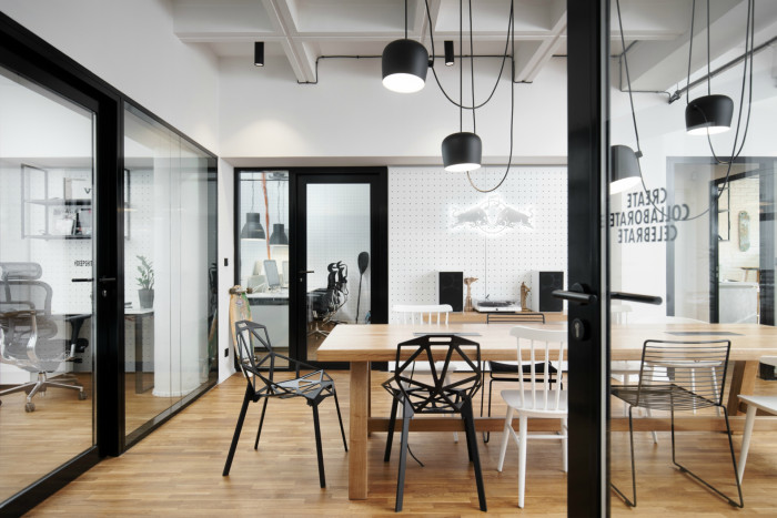 Redesign kaceláří Redbull, 2.patro - průhled, Kunc Architects,