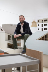 Obrem ve městě. Expozice Belgie na letošním bienále. Foto: Filip Dujardin