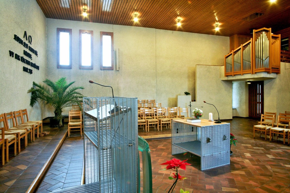 Farní sbor Českobratrské církve evangelické Praha-Kobylisy, Ernst Gisel, 1967–1971, Radovan Schlaufer a Jakub Roskovec (dostavba), 1995–2001