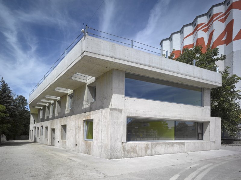 Administrativní budova ve Strančicích, Architektura s.r.o.