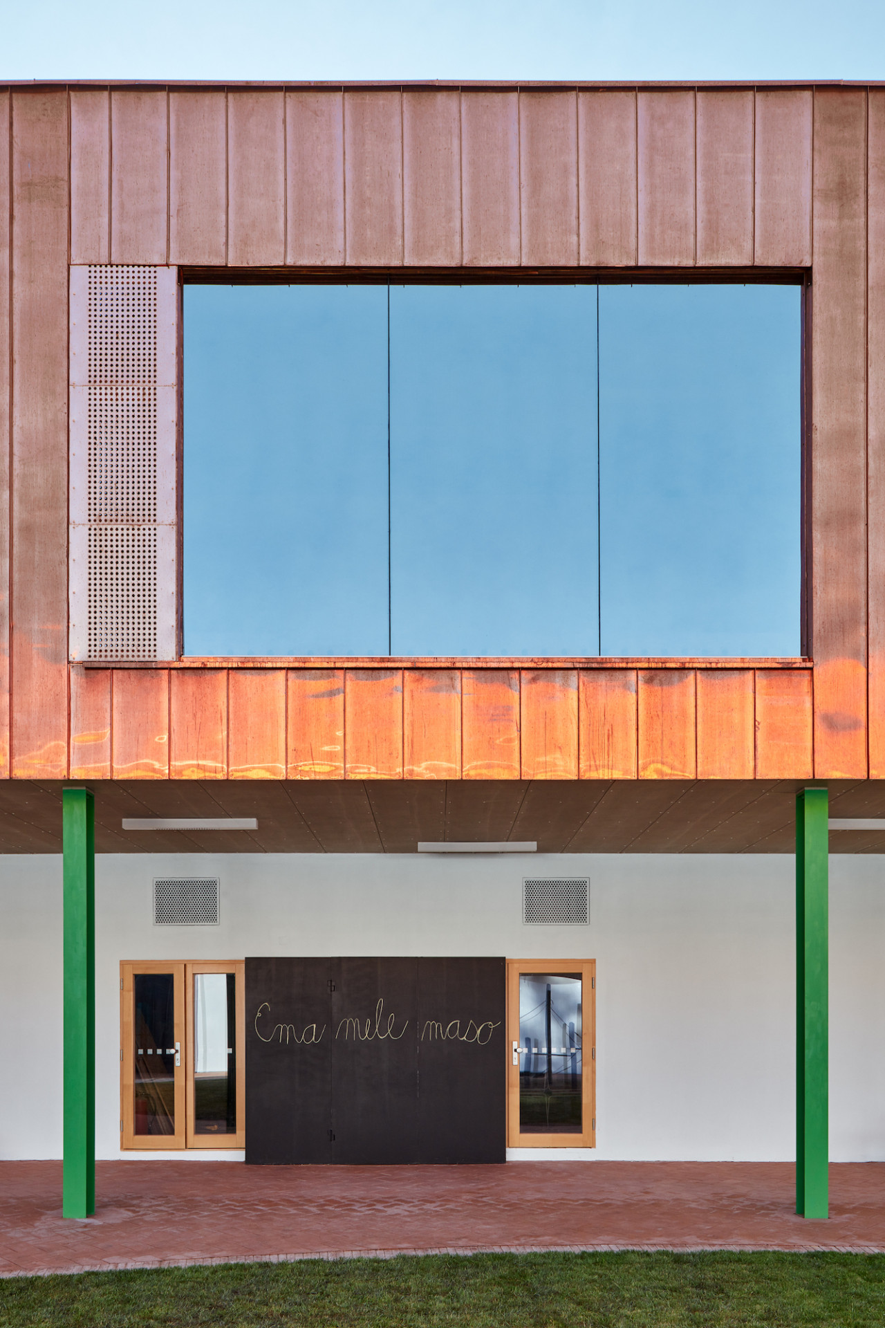 Rekonstrukce a rozšíření Základní školy Vřesovice, Public Atelier, studio FUUZE/ Jiří Markevič, Jaroslav Sedlák © BoysPlayNice