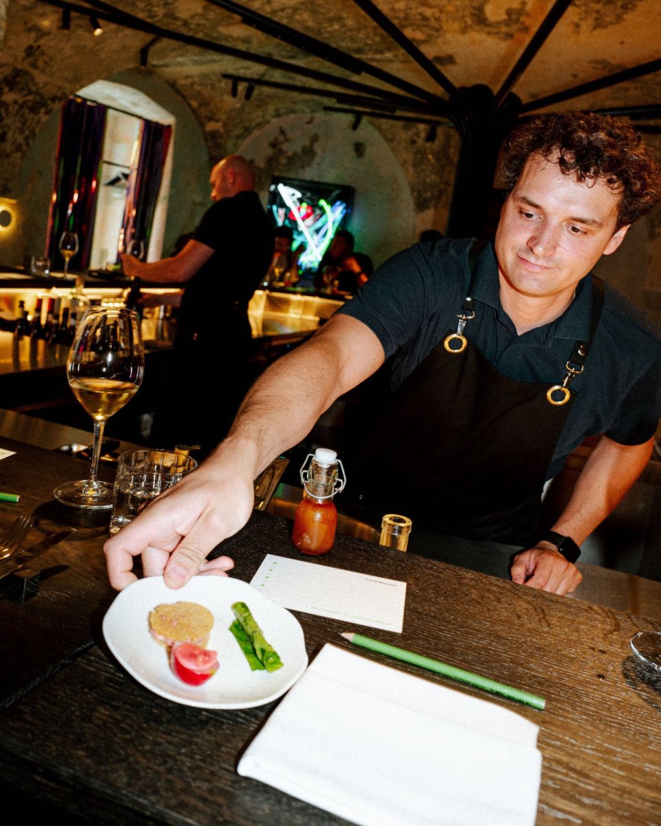 Restaurace Marie B, Olgoj Chorchoj: Šéfkuchař Jiří Šoura sedm let působil v michelinské La Degustation Boheme Bourgeoise. Nyní povede její dceřinný podnik Marii B